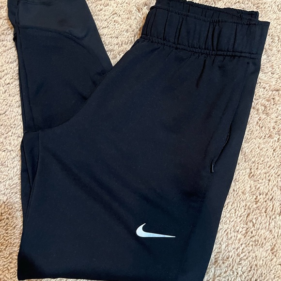 Nike Pants - Nike therma fit joggers